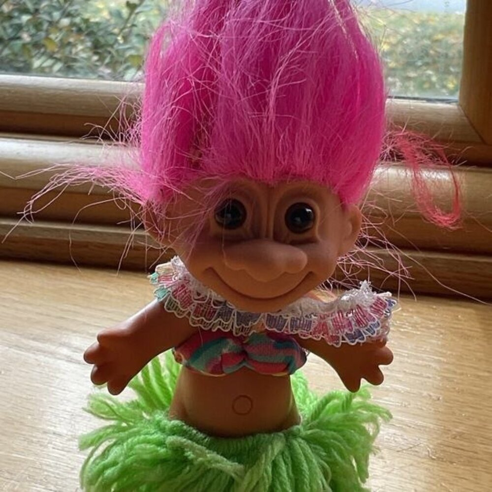 Russ Vintage Troll Doll With Pink Hair & Green Yarn Skirt 4" Collectible